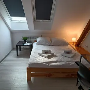  Apartment Sleep In Center